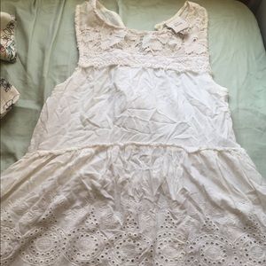 🐚 5/$25 Cream lacy flowy sleeves top